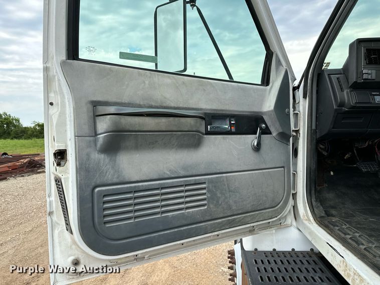 image for item OC9066 1998 GMC C7500  flatbed truck