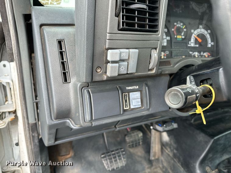 image for item OC9066 1998 GMC C7500  flatbed truck