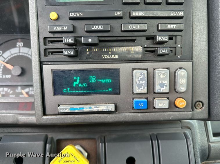 image for item OC9066 1998 GMC C7500  flatbed truck