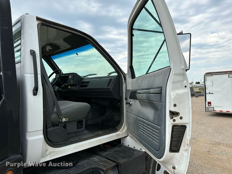 image for item OC9066 1998 GMC C7500  flatbed truck
