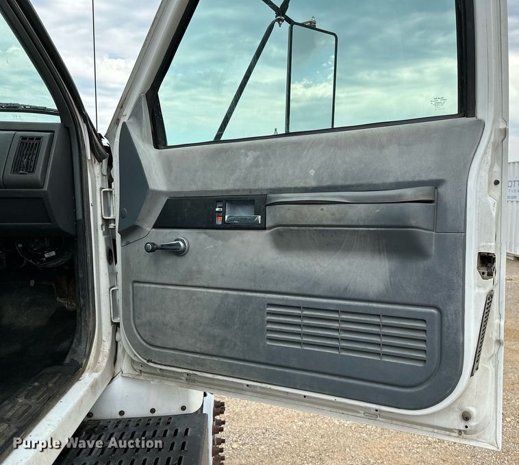 image for item OC9066 1998 GMC C7500  flatbed truck