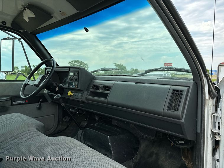 image for item OC9066 1998 GMC C7500  flatbed truck