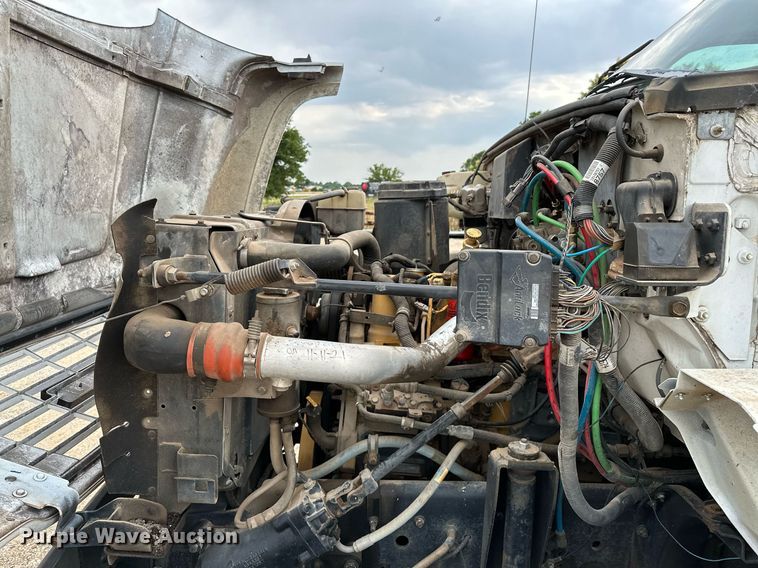 image for item OC9066 1998 GMC C7500  flatbed truck