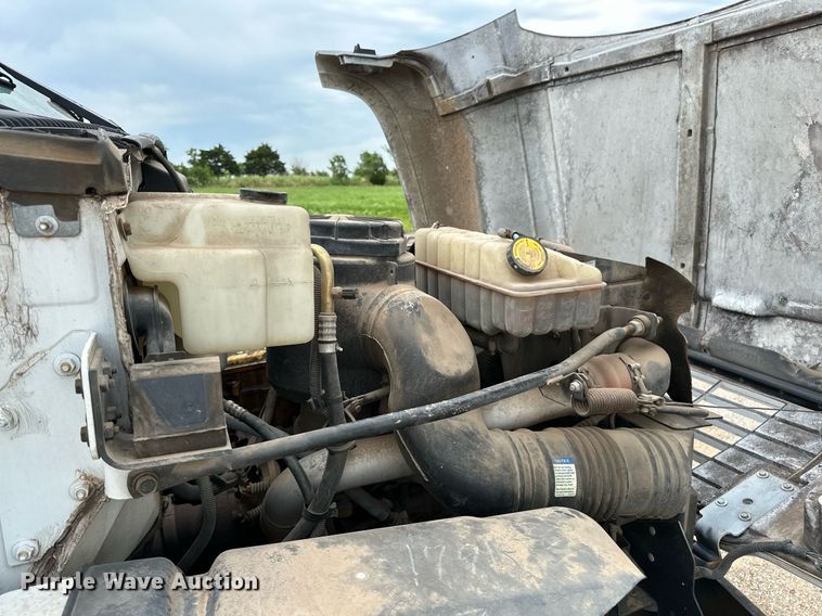 image for item OC9066 1998 GMC C7500  flatbed truck