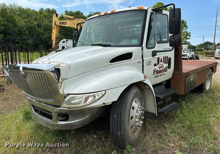 image for item OC9092 2005 International 4300  flatbed truck