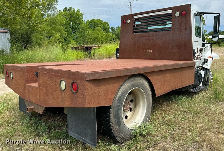 image for item OC9092 2005 International 4300  flatbed truck