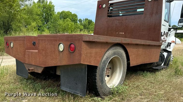 image for item OC9092 2005 International 4300  flatbed truck
