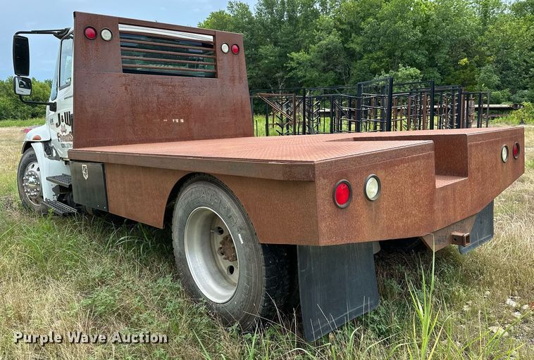 image for item OC9092 2005 International 4300  flatbed truck