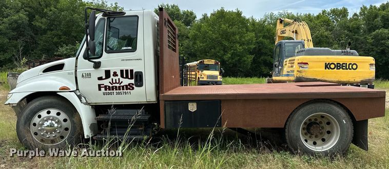 image for item OC9092 2005 International 4300  flatbed truck