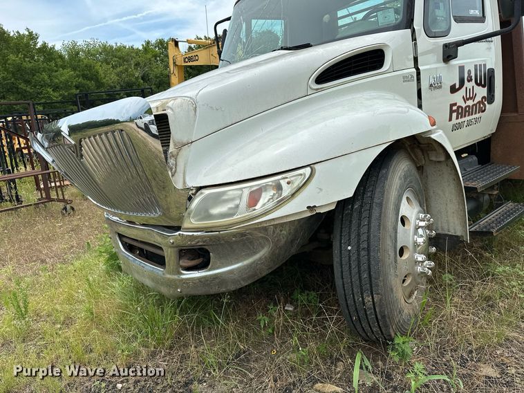 image for item OC9092 2005 International 4300  flatbed truck