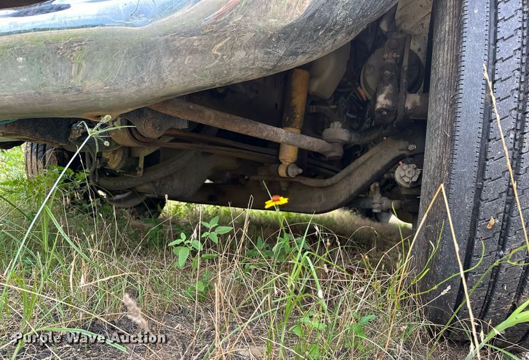 image for item OC9092 2005 International 4300  flatbed truck