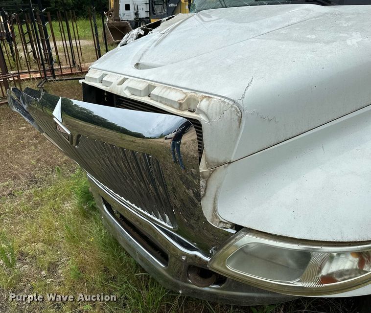 image for item OC9092 2005 International 4300  flatbed truck