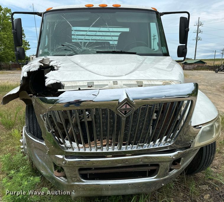 image for item OC9092 2005 International 4300  flatbed truck