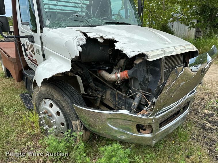 image for item OC9092 2005 International 4300  flatbed truck