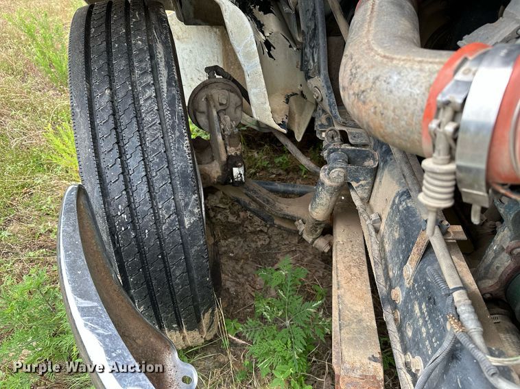 image for item OC9092 2005 International 4300  flatbed truck