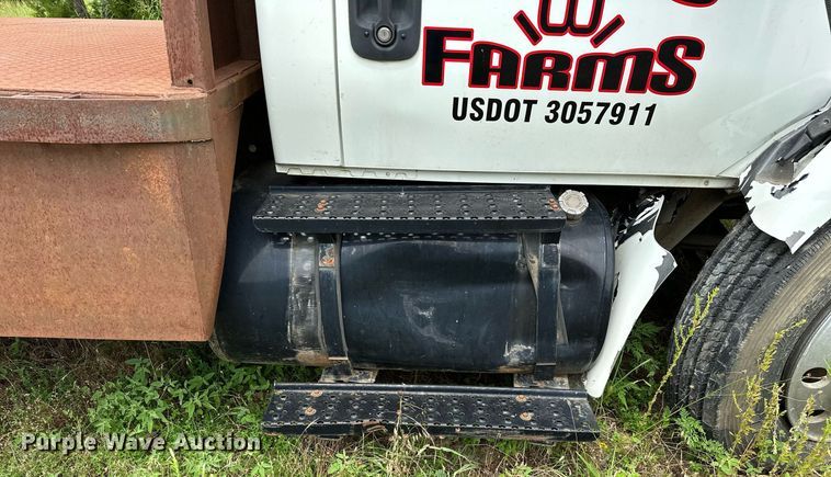 image for item OC9092 2005 International 4300  flatbed truck