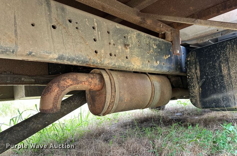 image for item OC9092 2005 International 4300  flatbed truck