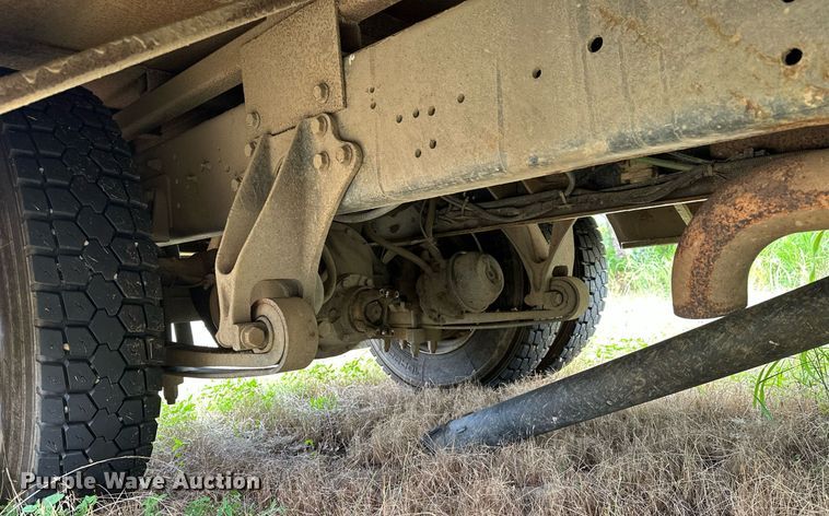 image for item OC9092 2005 International 4300  flatbed truck