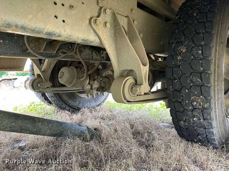 image for item OC9092 2005 International 4300  flatbed truck