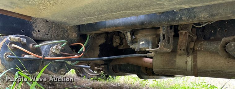 image for item OC9092 2005 International 4300  flatbed truck