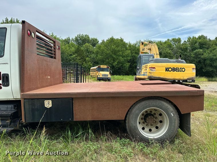 image for item OC9092 2005 International 4300  flatbed truck