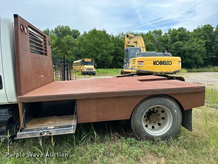 image for item OC9092 2005 International 4300  flatbed truck