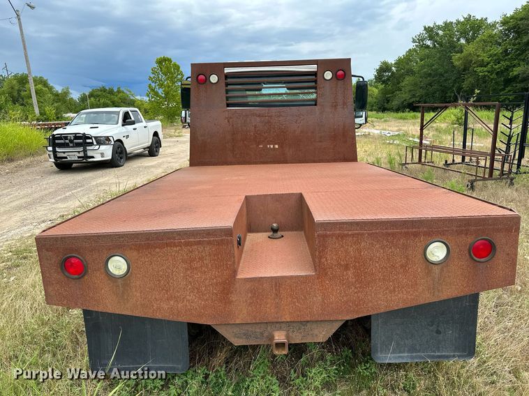 image for item OC9092 2005 International 4300  flatbed truck