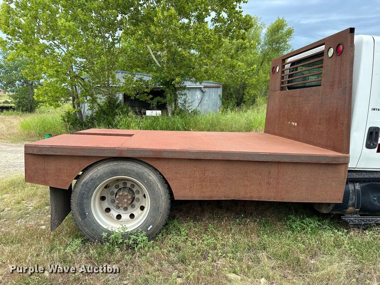 image for item OC9092 2005 International 4300  flatbed truck