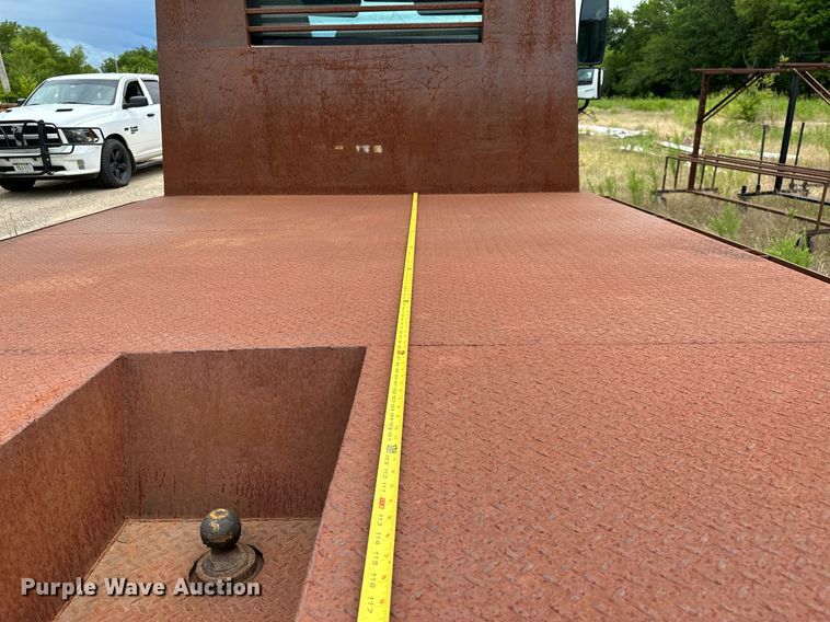 image for item OC9092 2005 International 4300  flatbed truck