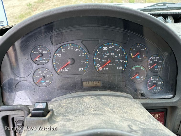 image for item OC9092 2005 International 4300  flatbed truck