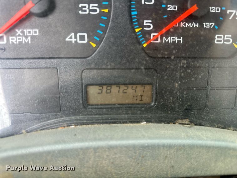 image for item OC9092 2005 International 4300  flatbed truck