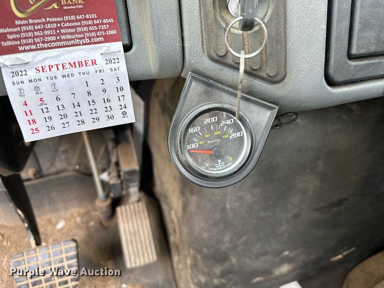 image for item OC9092 2005 International 4300  flatbed truck