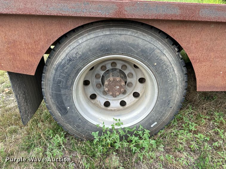 image for item OC9092 2005 International 4300  flatbed truck