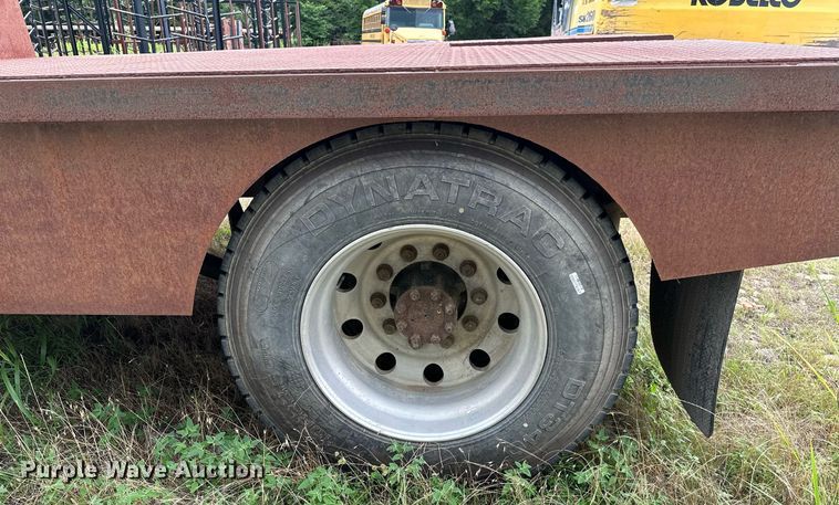 image for item OC9092 2005 International 4300  flatbed truck