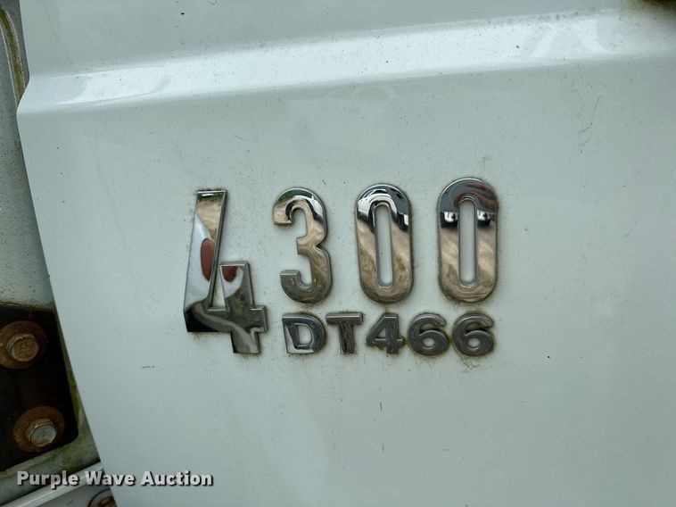 image for item OC9092 2005 International 4300  flatbed truck