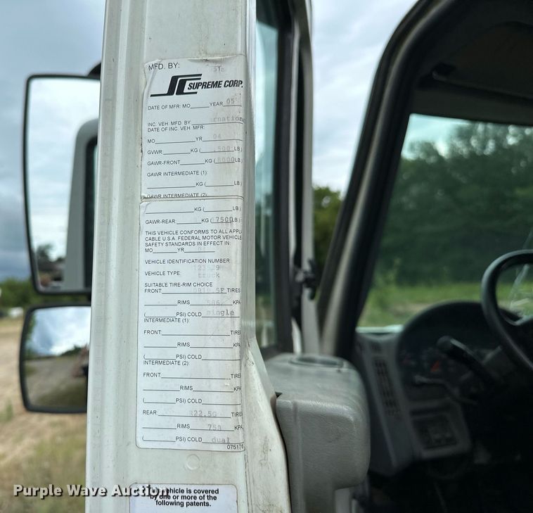 image for item OC9092 2005 International 4300  flatbed truck