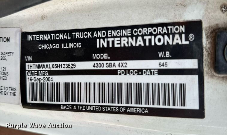 image for item OC9092 2005 International 4300  flatbed truck