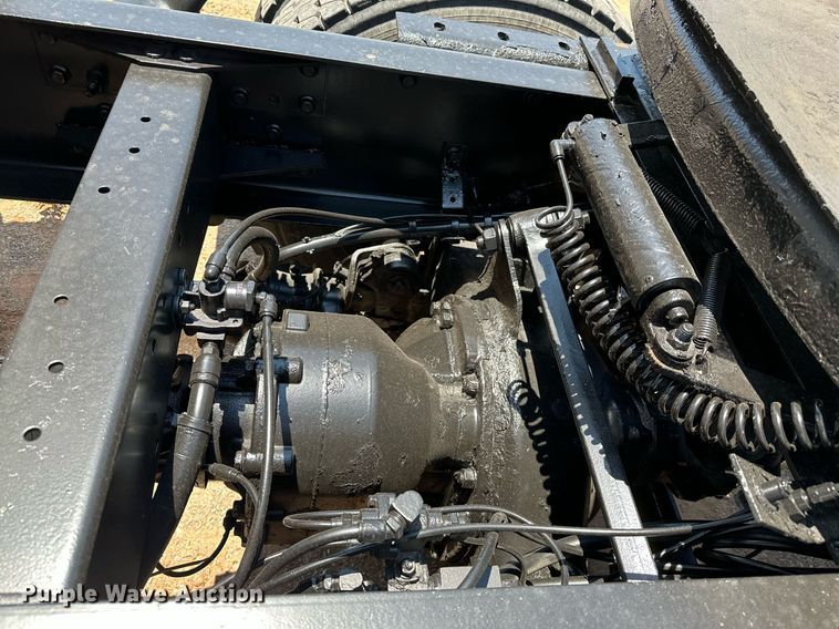 image for item OG9134 2015 Volvo VNL  semi truck