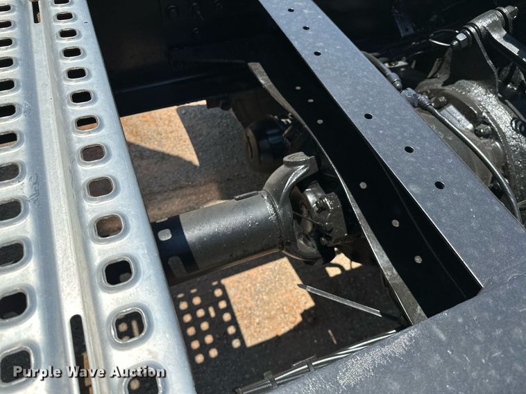 image for item OG9134 2015 Volvo VNL  semi truck