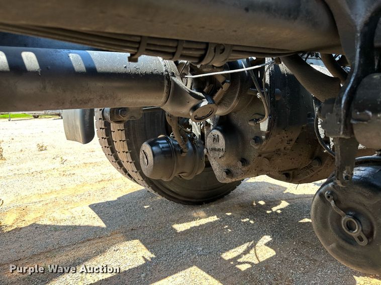 image for item OG9134 2015 Volvo VNL  semi truck