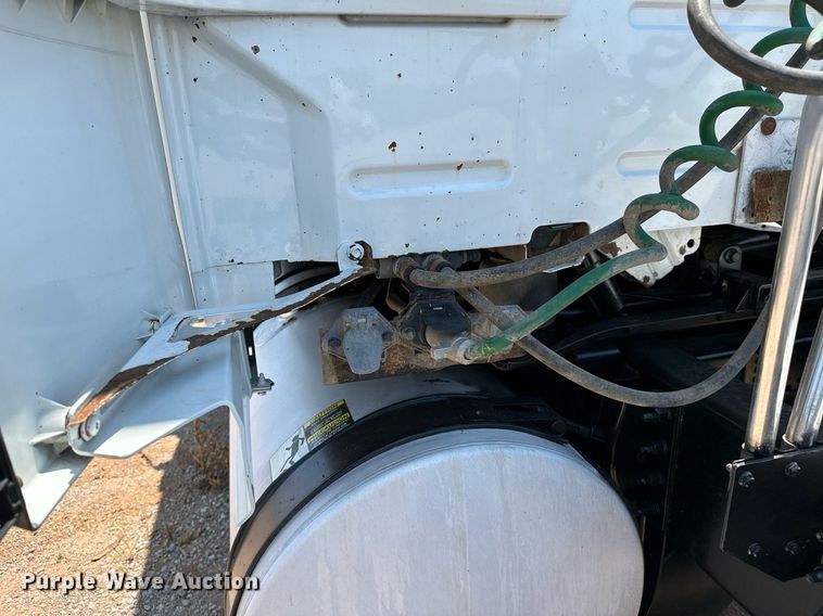 image for item OG9134 2015 Volvo VNL  semi truck