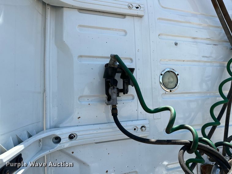 image for item OG9134 2015 Volvo VNL  semi truck