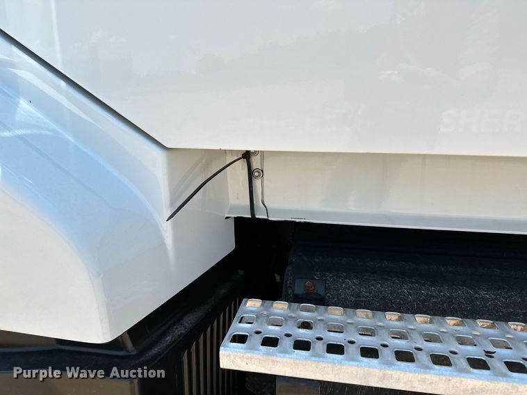 image for item OG9134 2015 Volvo VNL  semi truck