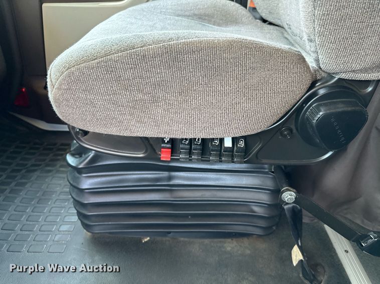 image for item OG9134 2015 Volvo VNL  semi truck