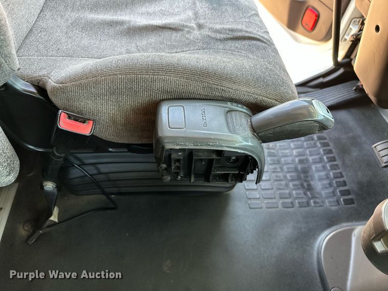 image for item OG9134 2015 Volvo VNL  semi truck