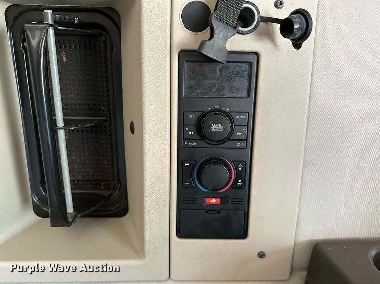 image for item OG9134 2015 Volvo VNL  semi truck