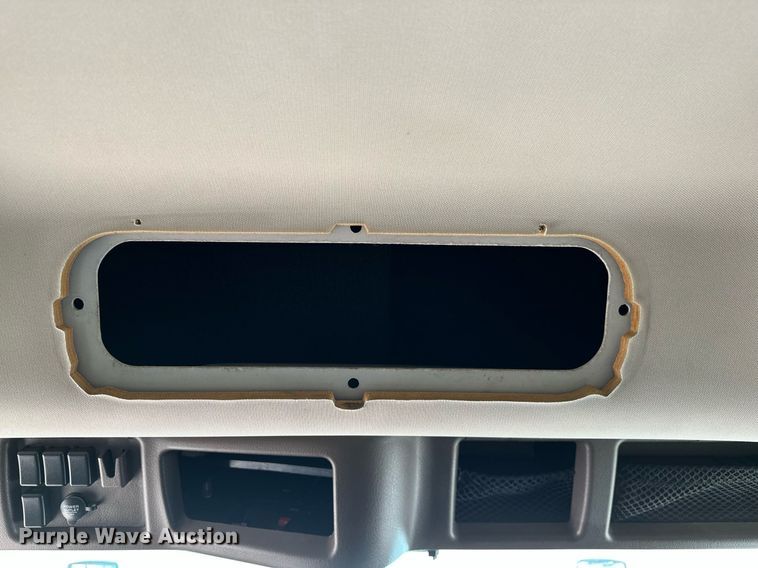 image for item OG9134 2015 Volvo VNL  semi truck