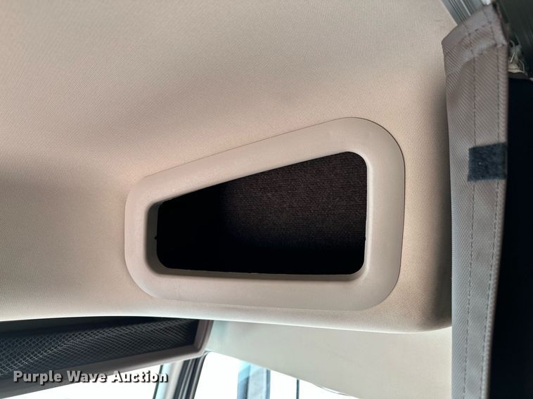 image for item OG9134 2015 Volvo VNL  semi truck