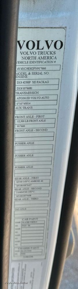 image for item OG9134 2015 Volvo VNL  semi truck