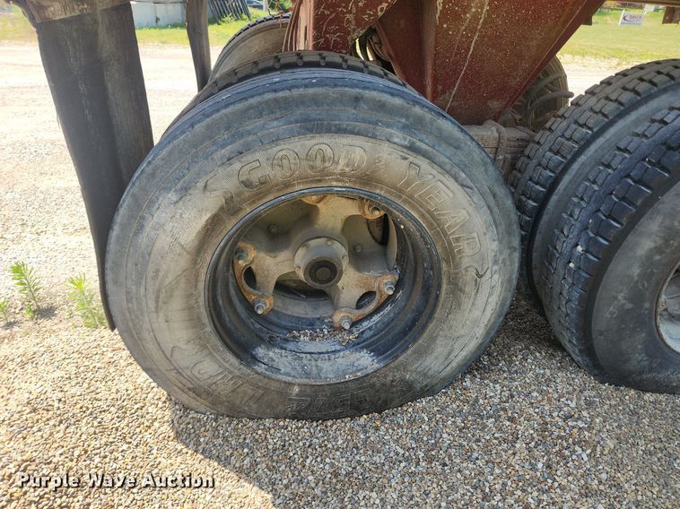 image for item OK9574 1980 Hilbilt  end dump trailer